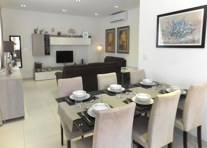 Cozy Rooms - Great Bus Connections - Free Parking