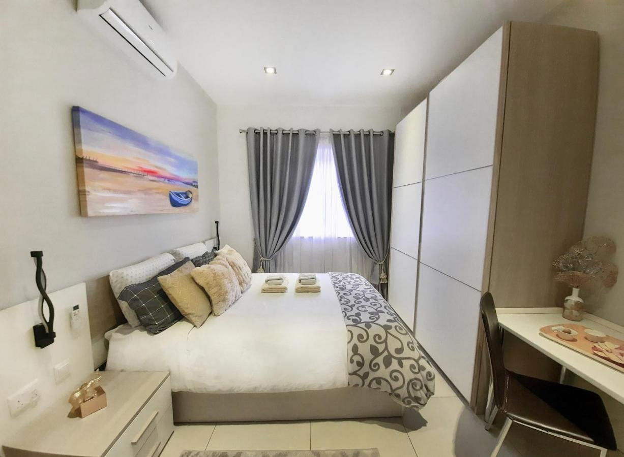 Homestay Cozy - Great Bus Connections - Free Parking Mosta