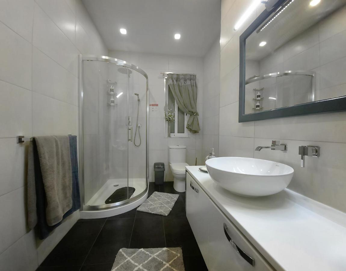 Cozy - Great Bus Connections - Free Parking Homestay