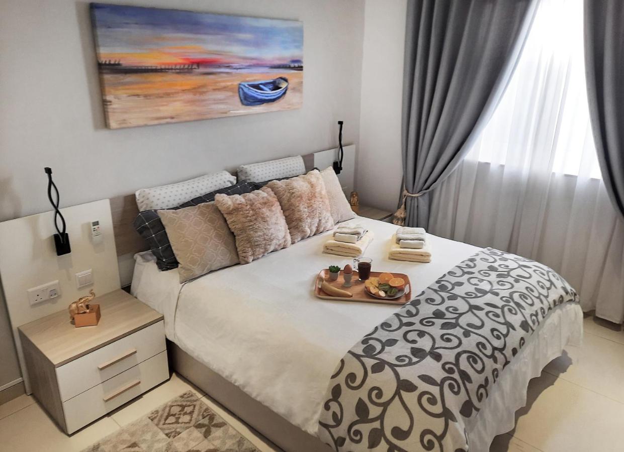 Cozy - Great Bus Connections - Free Parking Homestay *