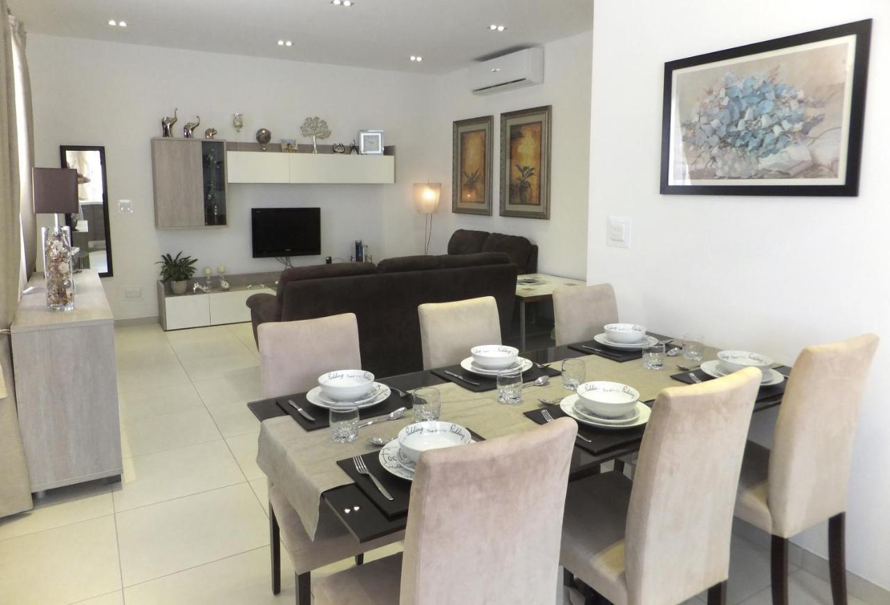 Cozy - Great Bus Connections - Free Parking Homestay