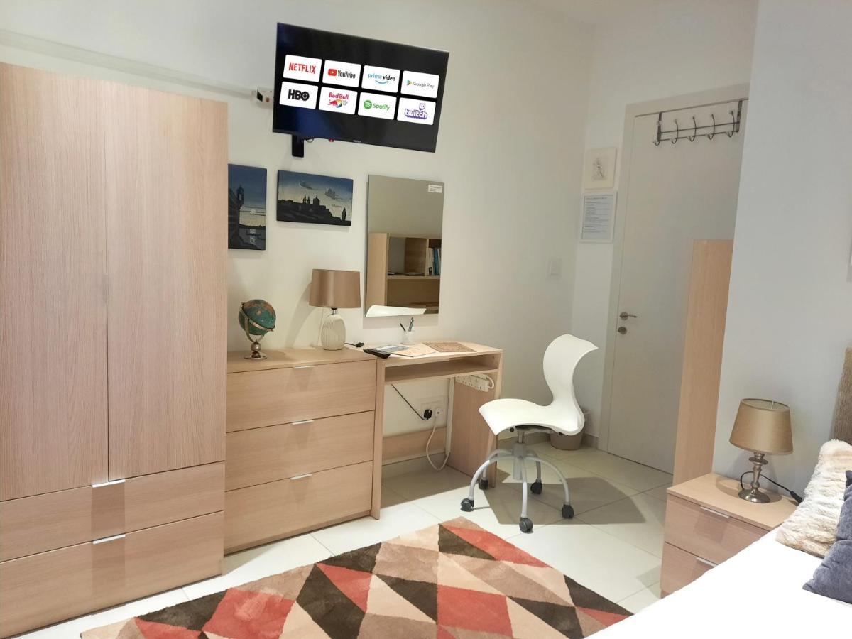 Homestay Cozy - Great Bus Connections - Free Parking *